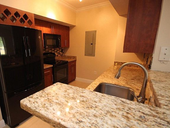 3rd image of 233 SW 116th Ave #19208