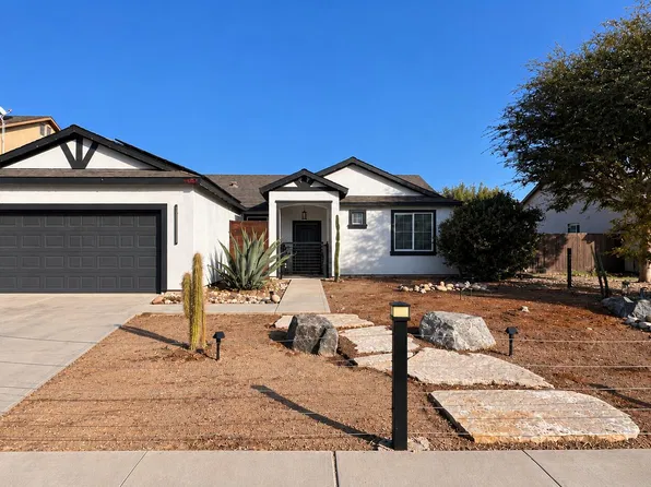 976 Heather Avenue, Dinuba, CA 93618