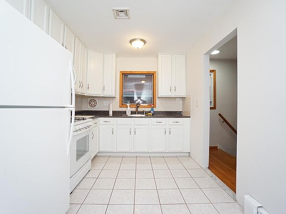 4th image of 11 Sunnyside Ter #2A