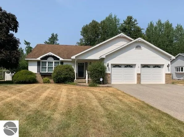 722 Adams St, East Tawas, MI 48730