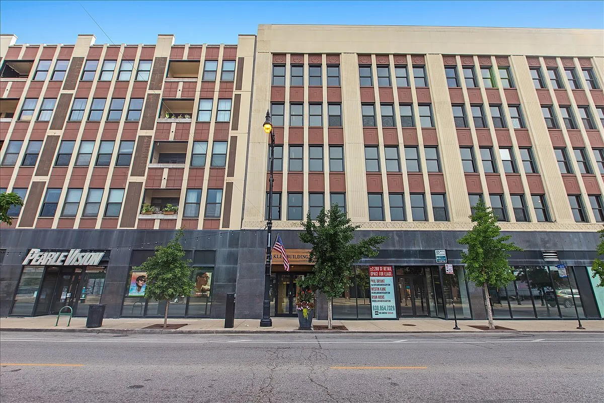 2 bed, 900 sqft, $2,000 — Photo 1