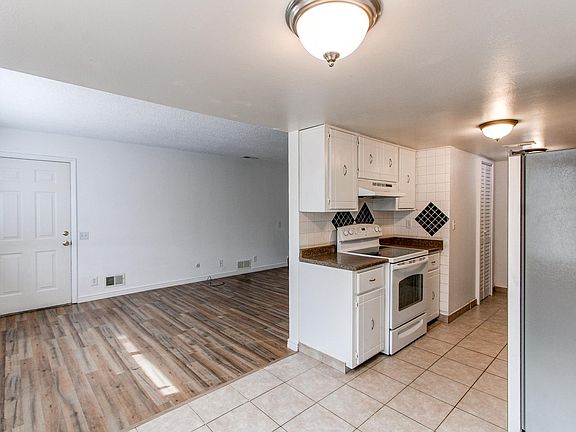 4th image of 1221 S Wheeling Way
