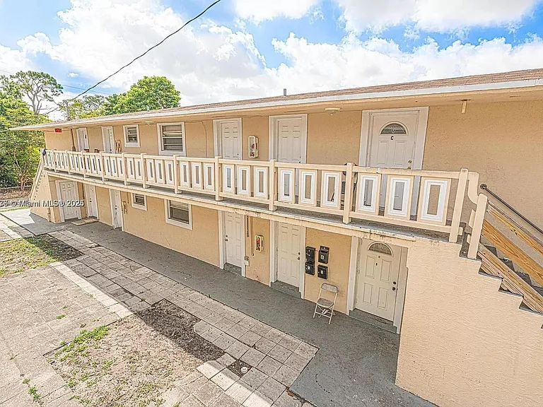 624 SW 16th Ave #C — Photo 7