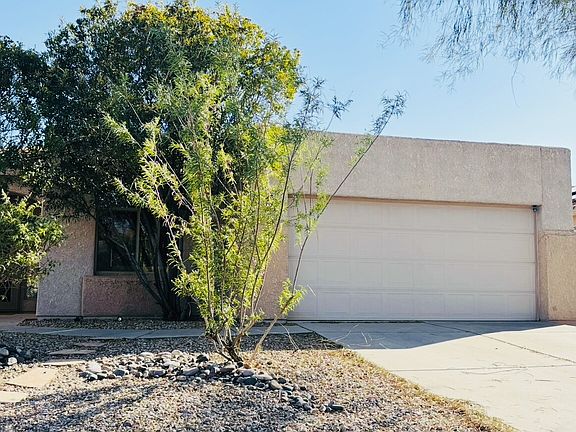 3rd image of 5439 N Mesquite Bosque Way