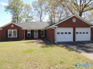 604 Cindy St NE, Hartselle, AL 35640