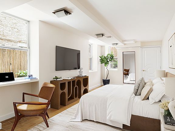 3rd image of 23 E 81st St APT 1