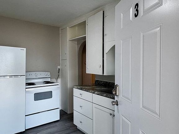 4th image of 2270 S Getty St #3