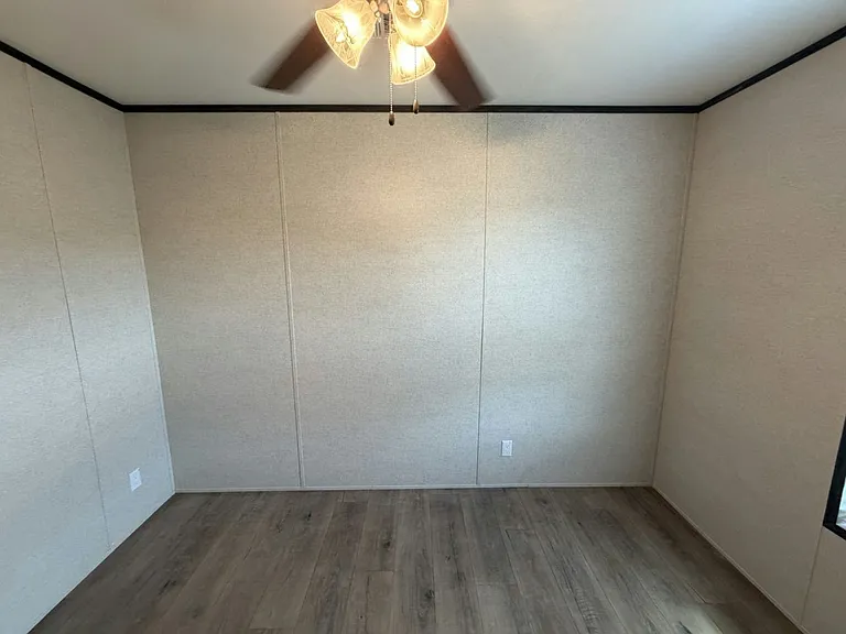 131 Lakeside Garden Cir #131 — Photo 6