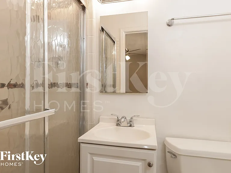 1233 W 16th St — Photo 13