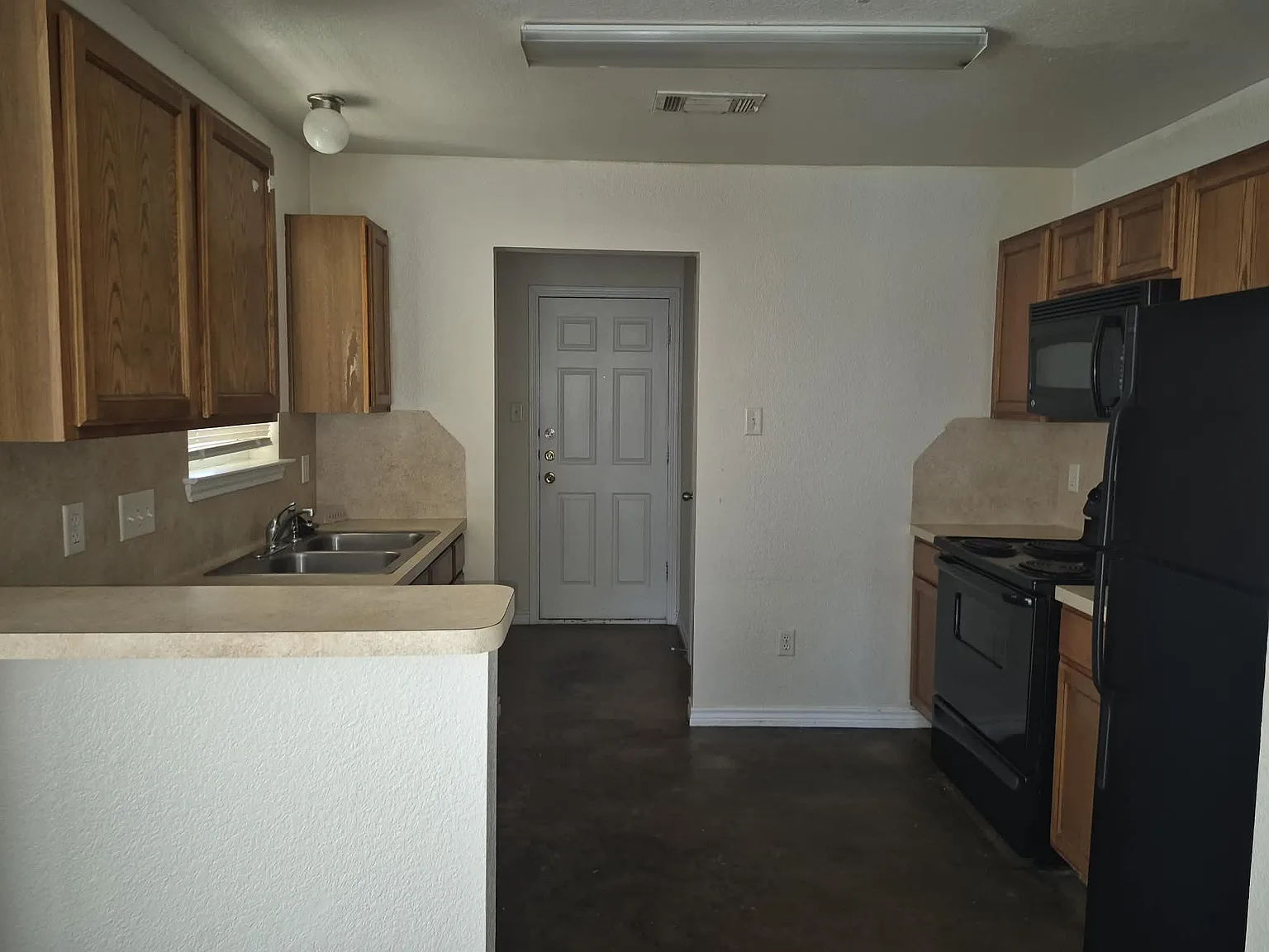 3 bed, 2.5 bath, 1320 sqft, $1,350 — Photo 4