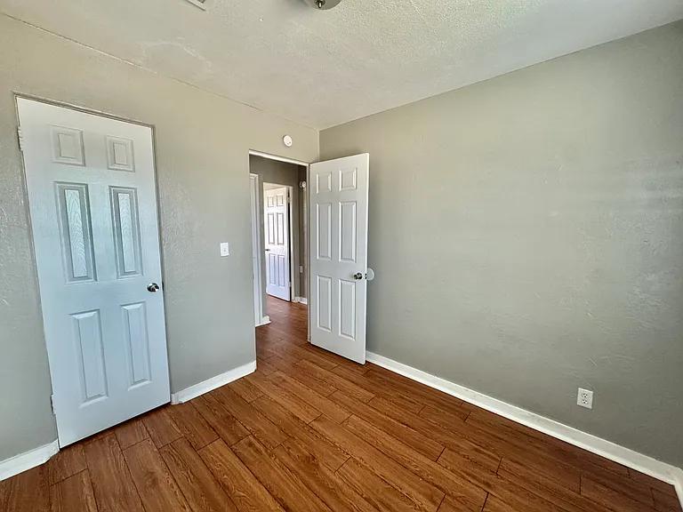 2034 NW 25th St #8 — Photo 17