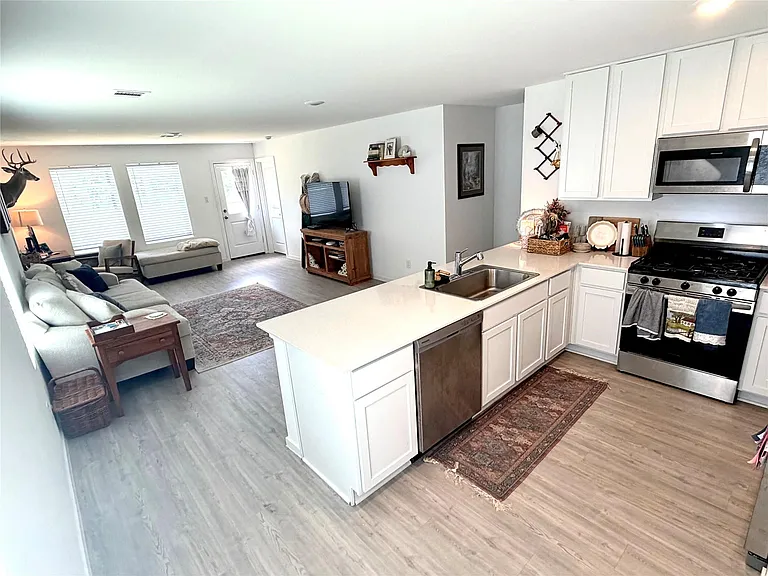 244 Houston Ave — Photo 7