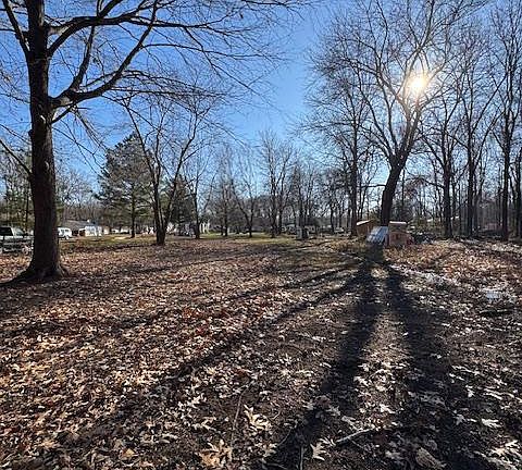 3rd image of 2389 White Oak Rd