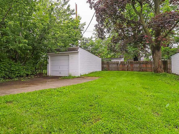 4th image of 21402 Kenyon Dr
