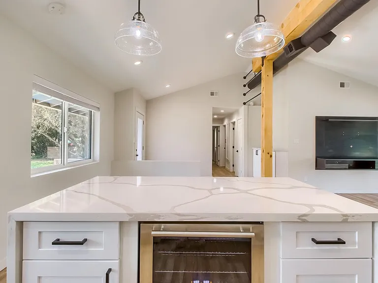 1402 W Berridge Ln — Photo 12