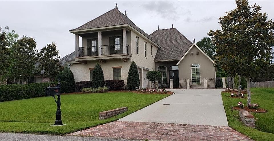 1st image of 610 Pelican Crst