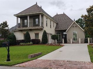 610 Pelican Crst, Belle Chasse, LA 70037