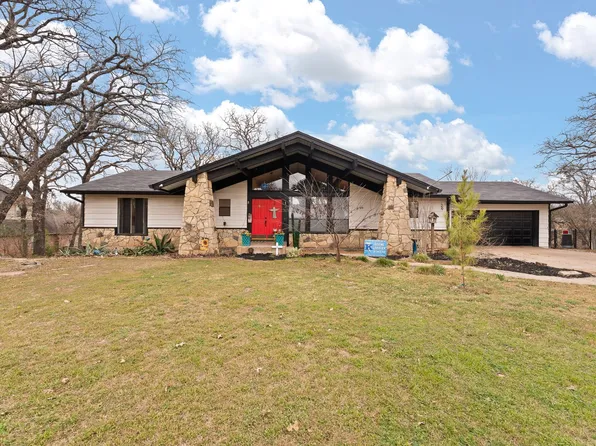 1206 Honeysuckle Dr, Keene, TX 76059