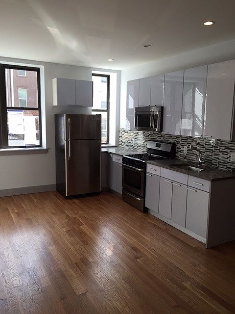 2nd image of 170 Kosciuszko St