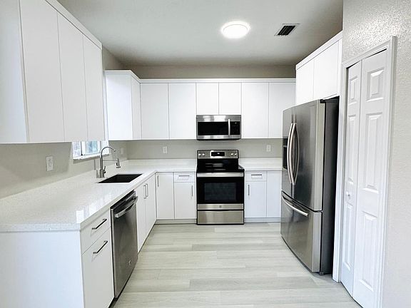 3rd image of 2623 SE 15th Pl #186