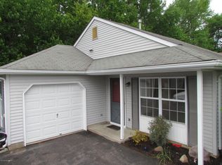 61 Farnworth Close, Freehold, NJ 07728