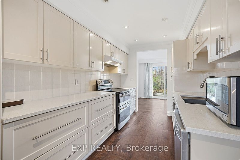Toronto House for rent - 4 Bedrooms — photo 14