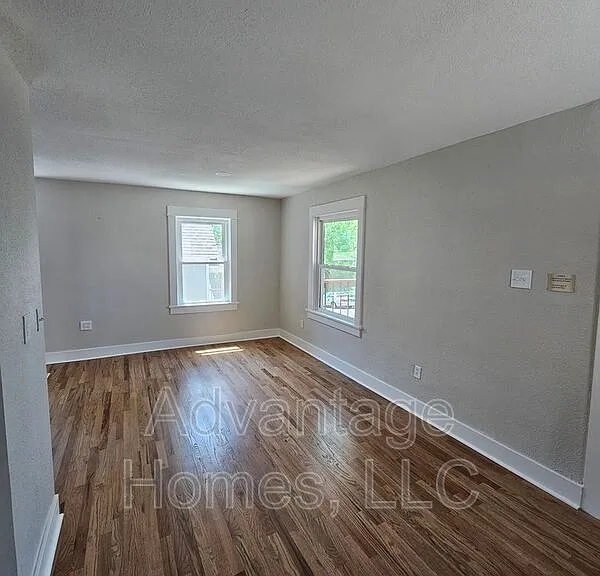 4619 Bell St — Photo 3