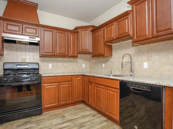 231 Hutton Street image 4 of 13