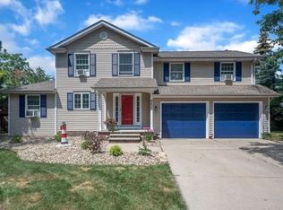 9437 Headlands Rd, Mentor, OH 44060