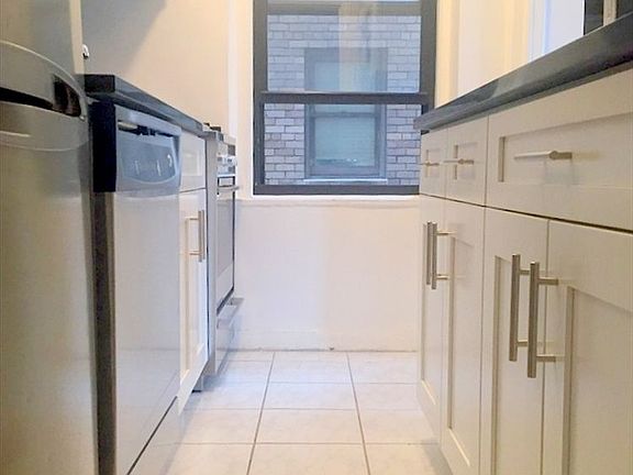 3rd image of 311 E 72nd St APT 7b