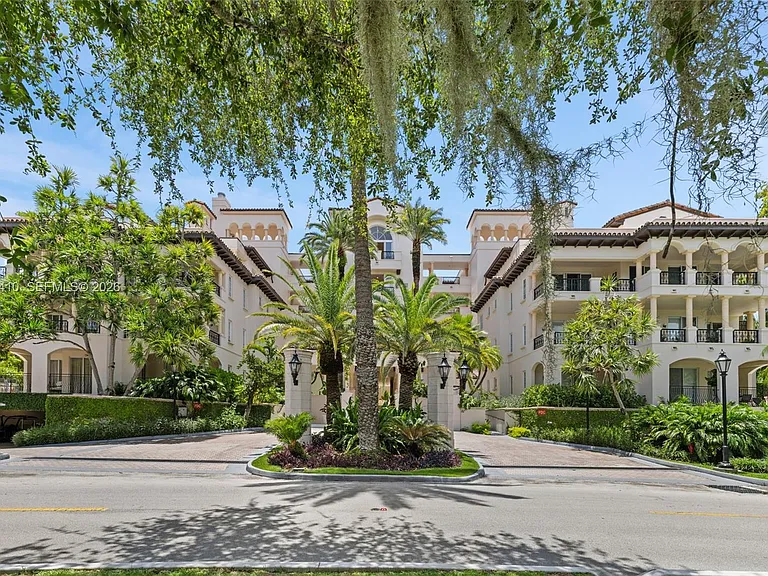 19122 Fisher Island Dr #19122 — Photo 2