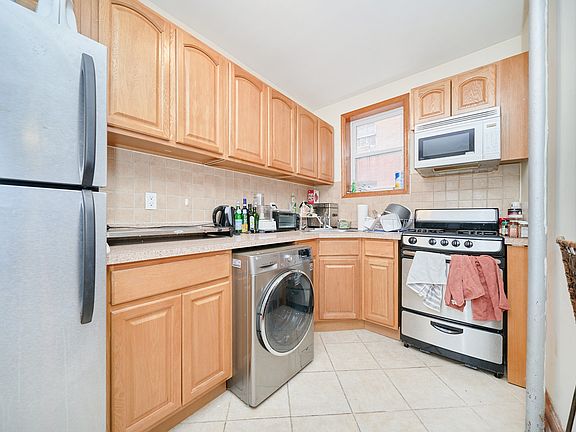 2nd image of 706 Amsterdam Ave APT 3RS