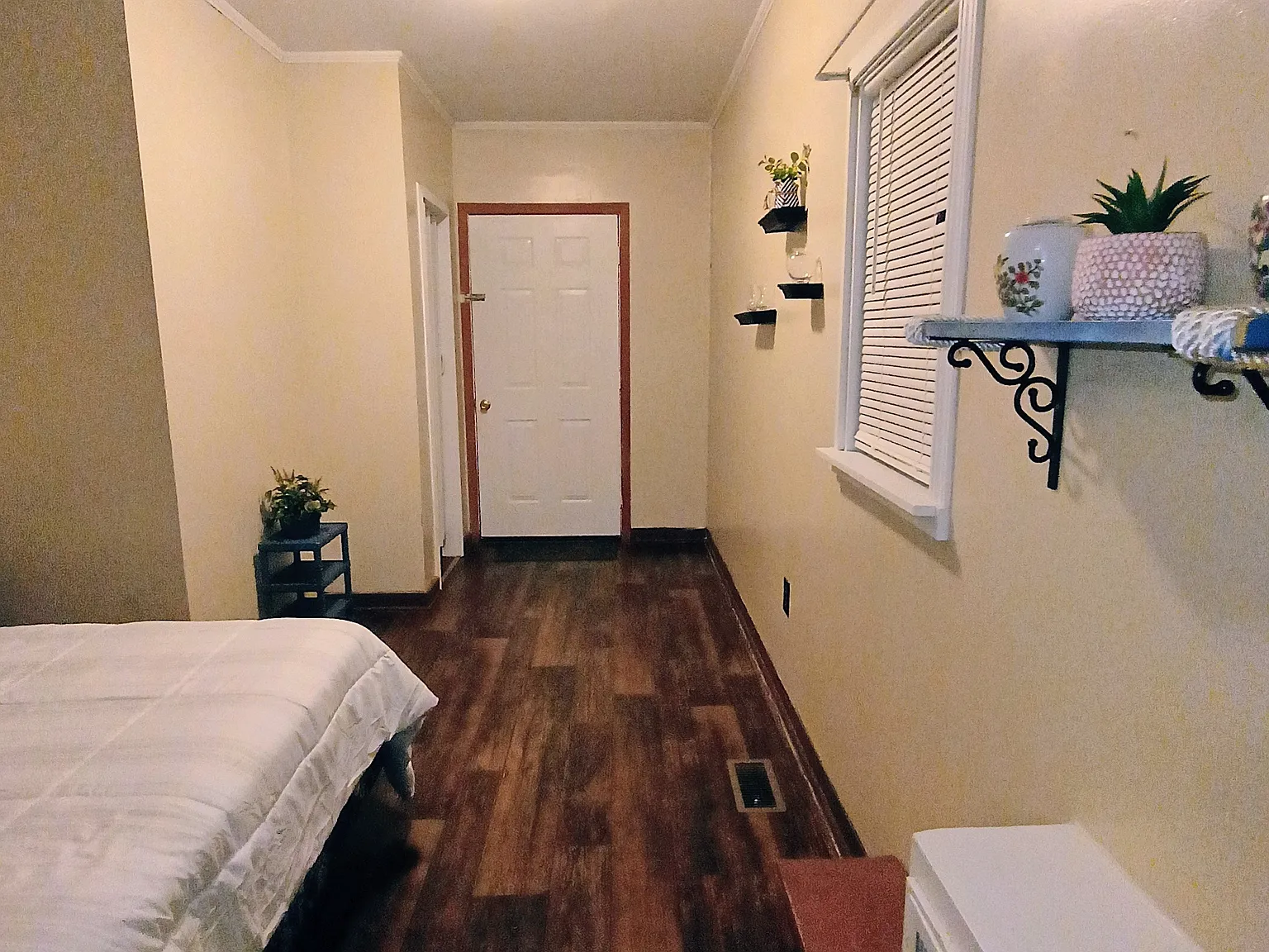 122 Burns St — Photo 3