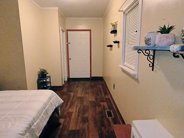122 Burns St — Photo 3