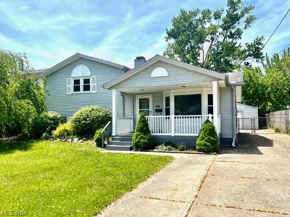 916 West Dr, Sheffield Lake, OH 44054