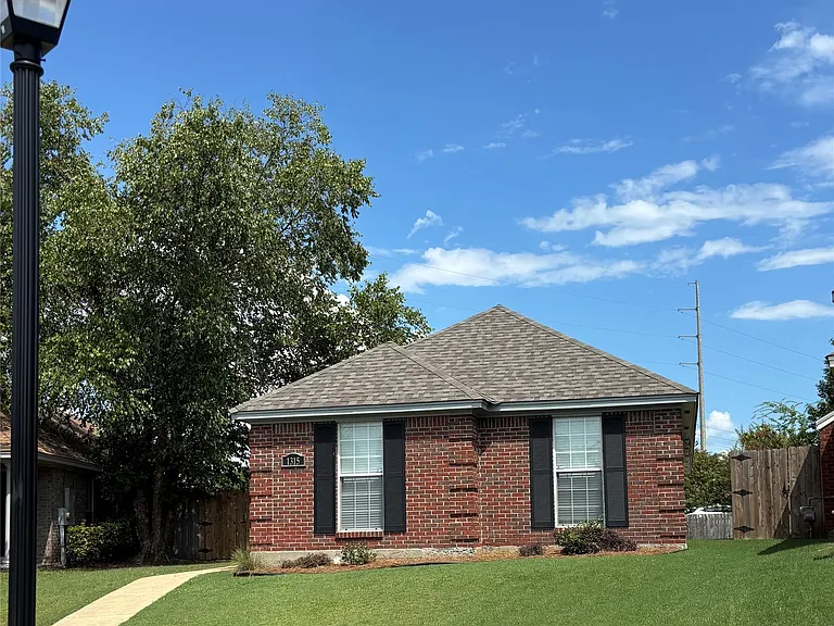 1315 Cameron Ct — Photo 3