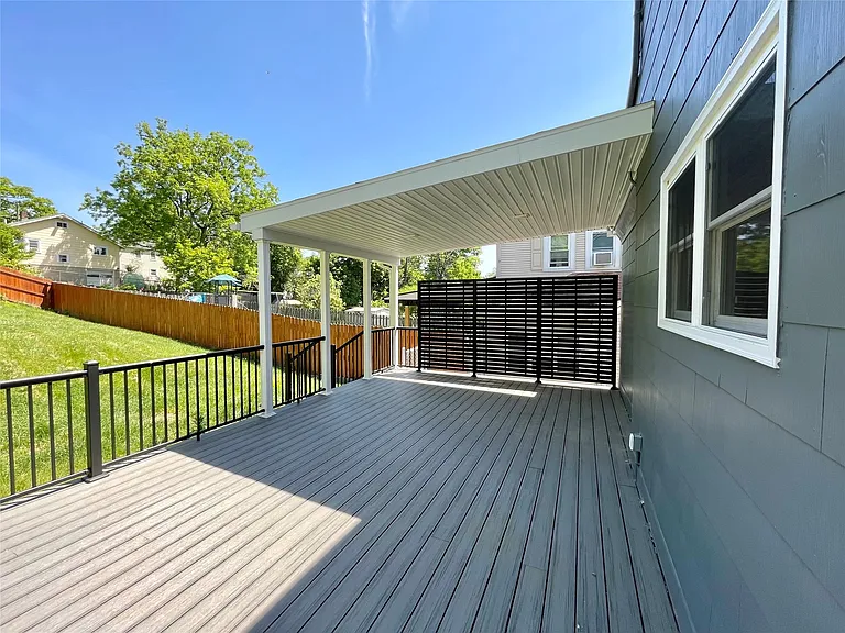 2727 Hall St — Photo 14