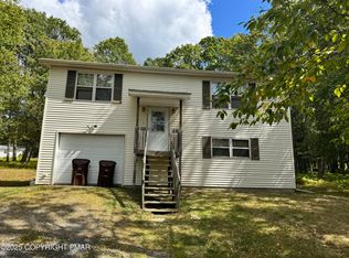 2127 Bushkill Cir, Bushkill, PA 18324