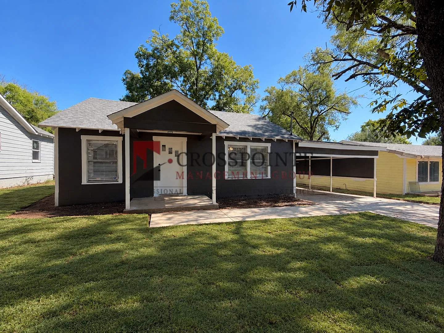 Charming 2 Bedroom Home with Spacious Sunroom! — Photo 1