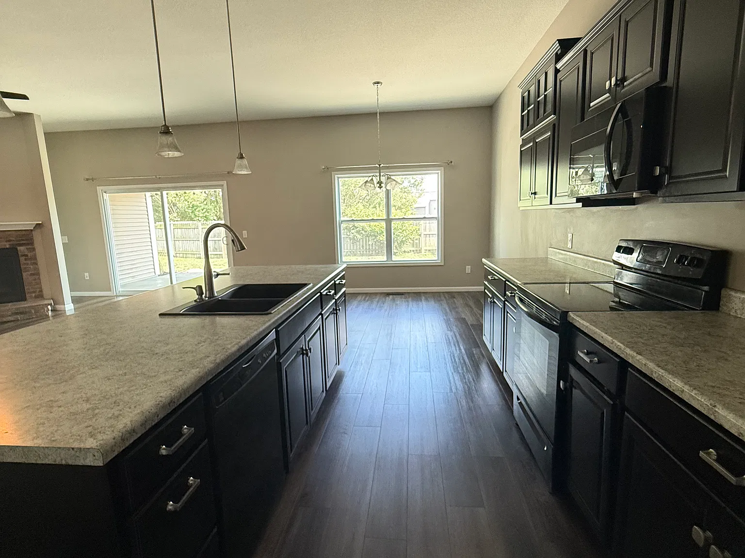 3 bed, 1635 sqft, $2,250 — Photo 4