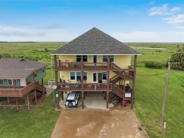 521 Beachfront Dr, Matagorda, TX 77457