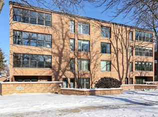 1132 Curtiss St APT 1D, Downers Grove, IL 60515