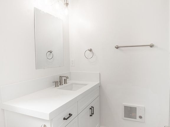3rd image of 12659 Moorpark St APT 7