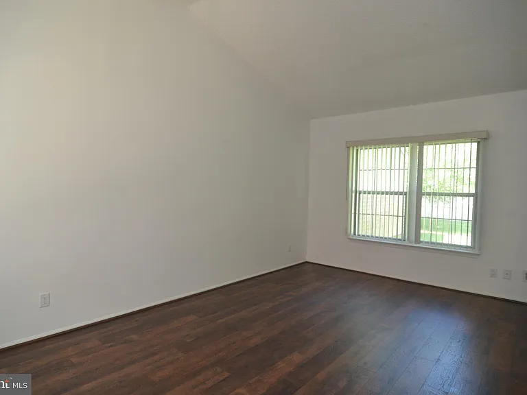 4004 Adelaide Dr — Photo 5