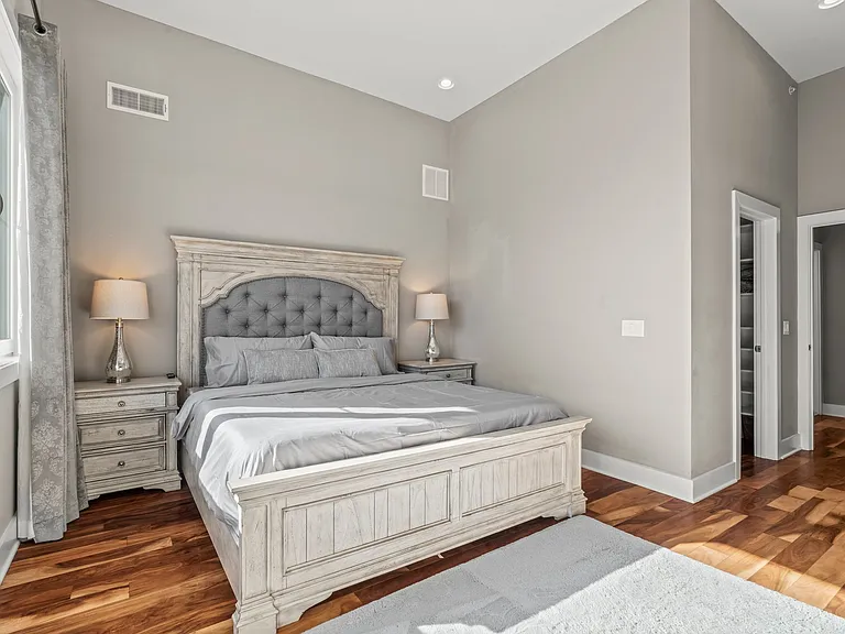 Primary bedroom w/ walk-in closet and ensuite bath
