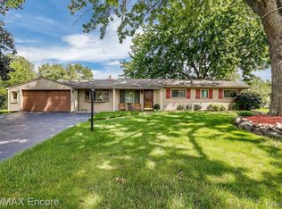 4690 Pinedale Ave, Clarkston, MI 48346