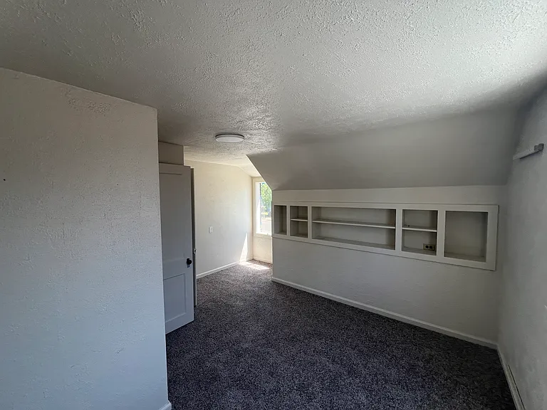 575 W Ash St — Photo 13