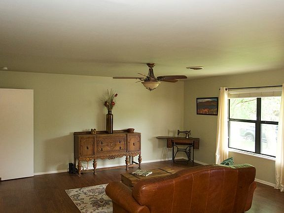 2nd image of 602 Bunny Dr