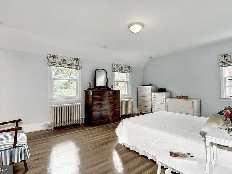 4929 Macarthur Blvd NW — Photo 8