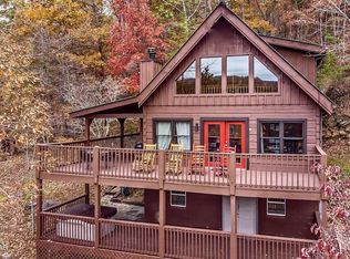 910 Laurel Lick Rd, Pigeon Forge, TN 37863